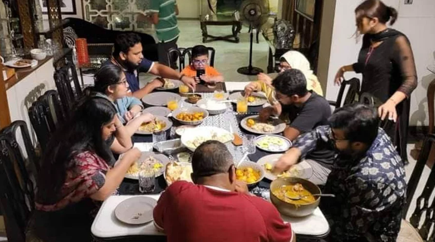 সব ভুলে এক টেবিলে সানী-মৌসুমী